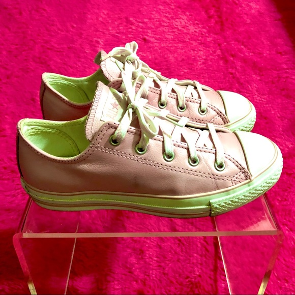 RARE Converse Frost Pink Leather Ox | 6W - Picture 3 of 6